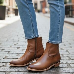 NIB Women's Frye Billy Inside Zip Boots Caramel Size 7M